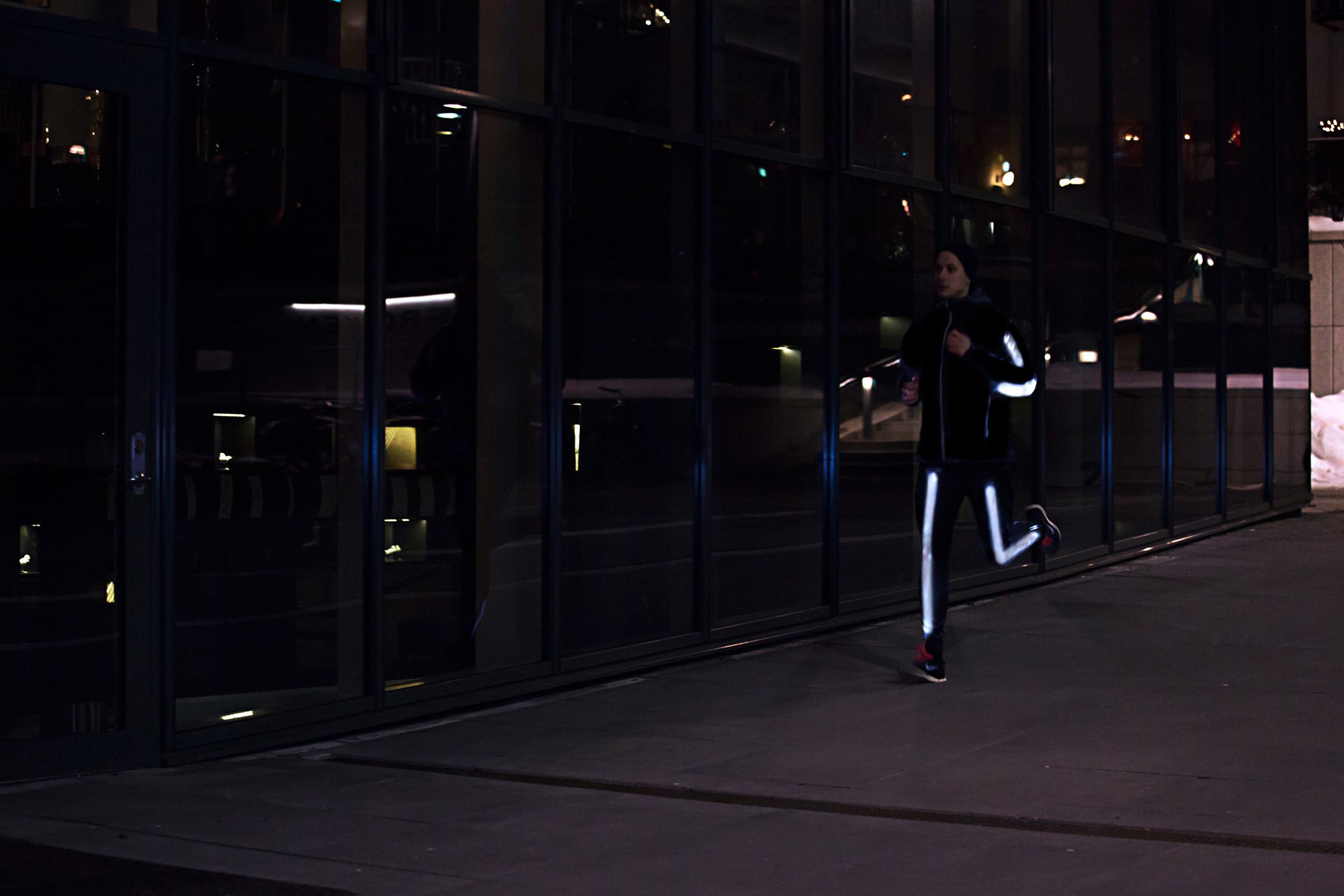 ALBEDO100 反射スプレー 200ml InvisibleBright Albedo100 - Invisible light-reflective spray to keep you